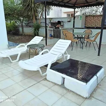 Wonderful Ground Floor Private Home In Central Location Ticks Every Box Apartment